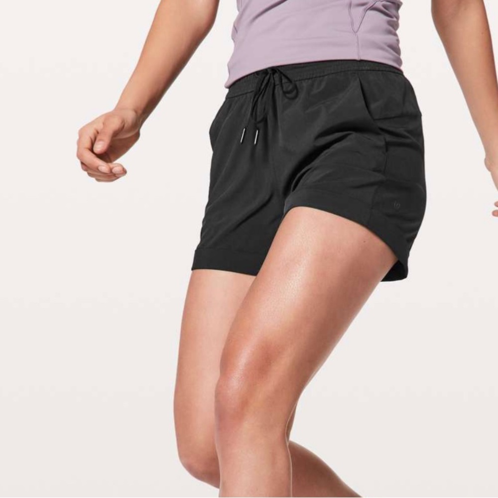 Lululemon Spring Break Away Short 4-way Stretch 3" in Black Size 12